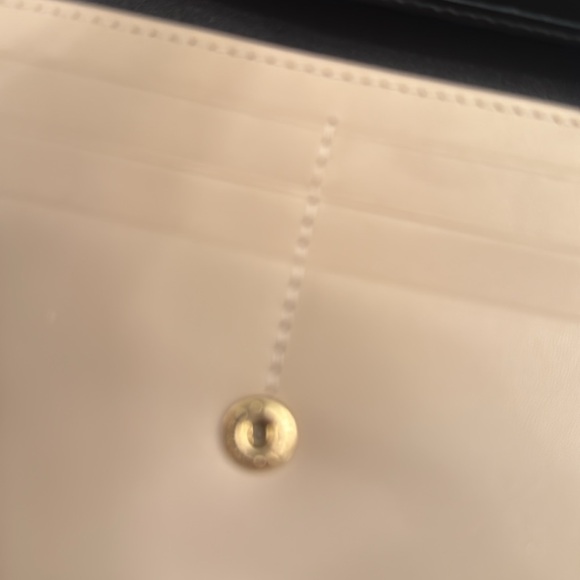 Radley Beige Wallet with Dog Logo .. leather .. nwt
Authentic .. full size - Picture 8 of 10